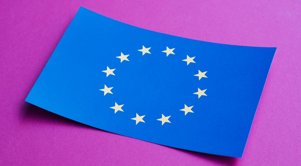 MCER representado por la bandera de la Unión Europea
